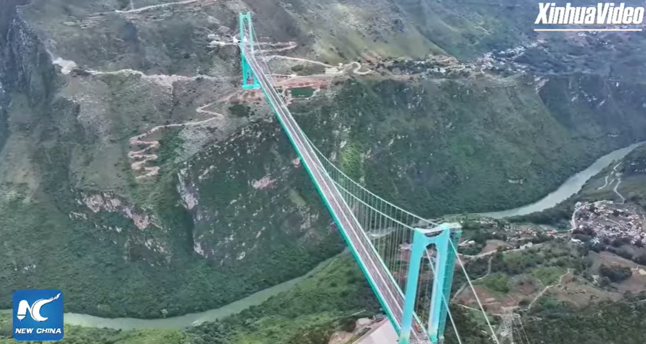 Huajiang Grand Canyon Bridge di China. (YouTube New China TV)